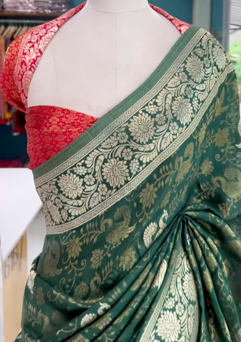 Exquisite Mashru Silk Saree with Heavy Zari Weave & Rich Blouse Detailing